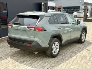 Toyota RAV4 XLE 2021 Green
