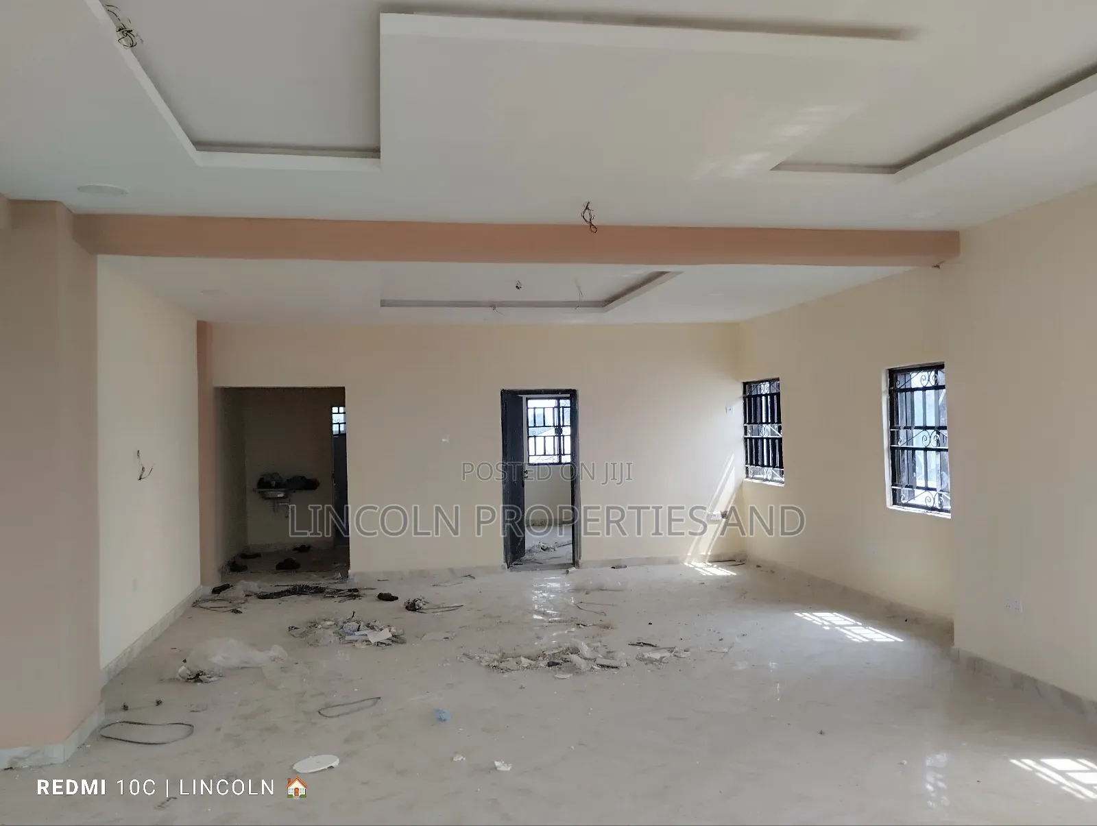 Hall to Let (Upstairs - 2nd Flo) in Oron Road Close to Plaza
