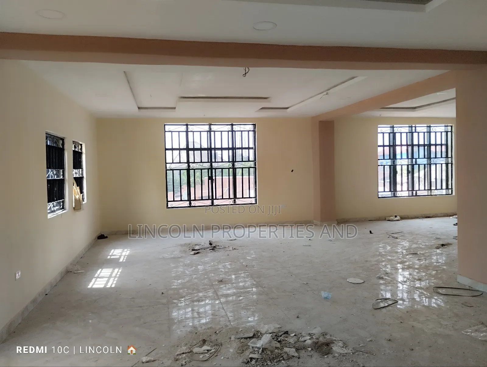 Hall to Let (Upstairs - 2nd Flo) in Oron Road Close to Plaza