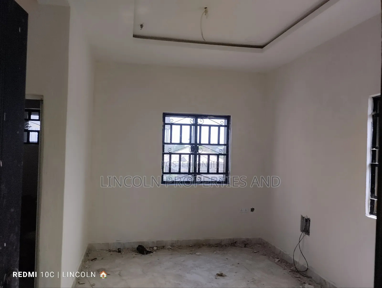 Hall to Let (Upstairs - 2nd Flo) in Oron Road Close to Plaza