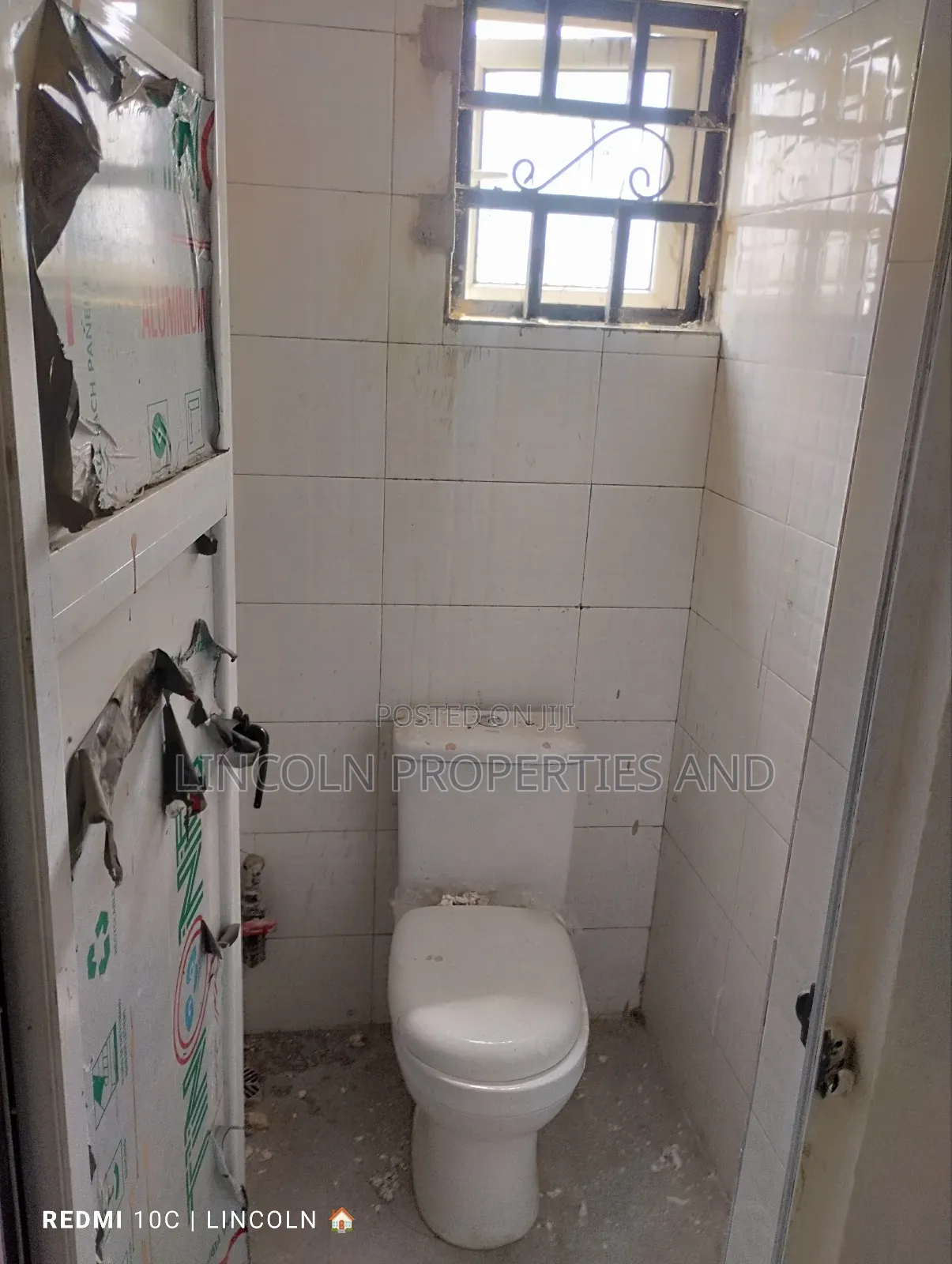 Hall to Let (Upstairs - 2nd Flo) in Oron Road Close to Plaza