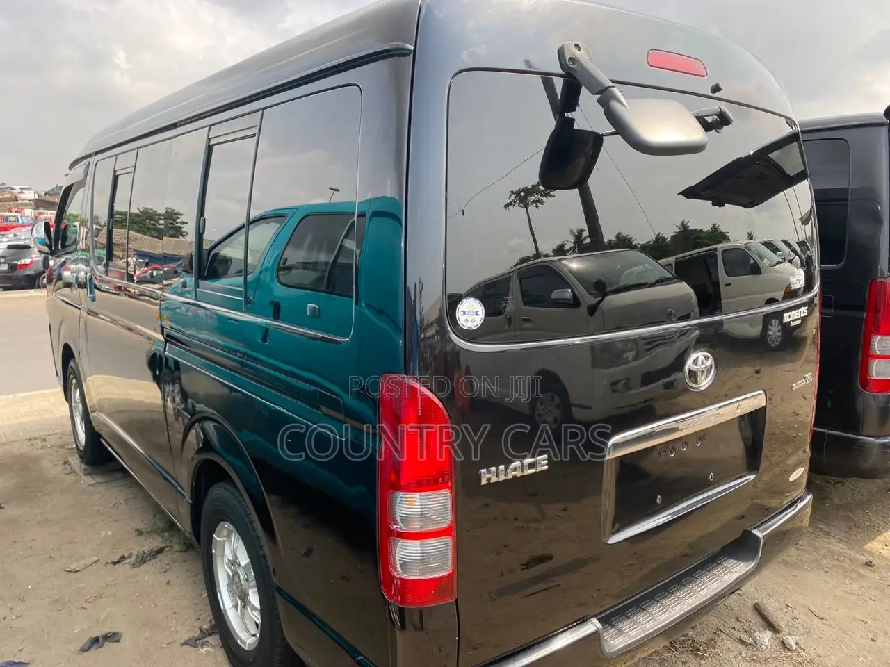 Toyota HiAce 2016 Black