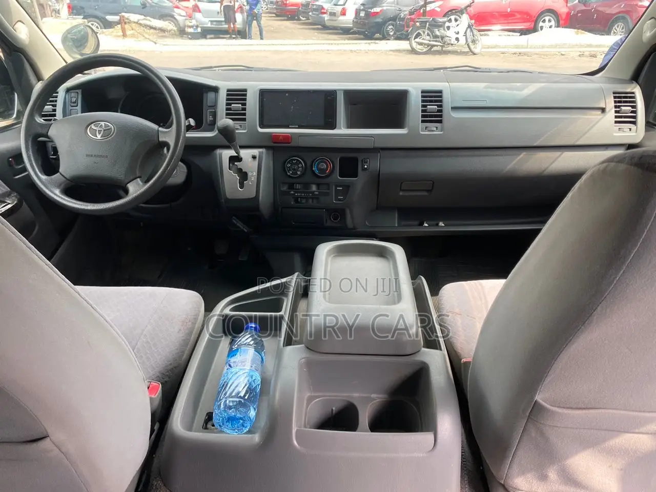 Toyota HiAce 2016 Black