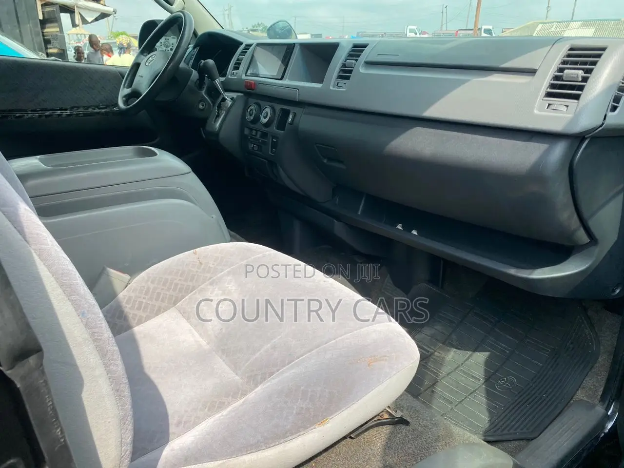 Toyota HiAce 2016 Black