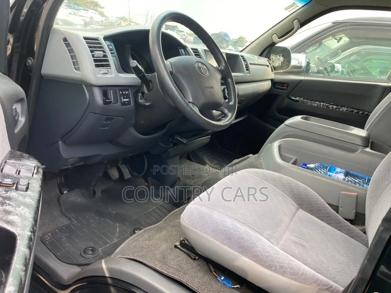 Toyota HiAce 2016 Black