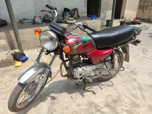 Photo - Bajaj Boxer 100 2015 Red