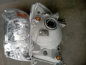 Headlight Toyota Tacoma 2006