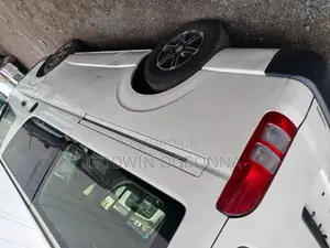 Toyota HiAce 2014 White