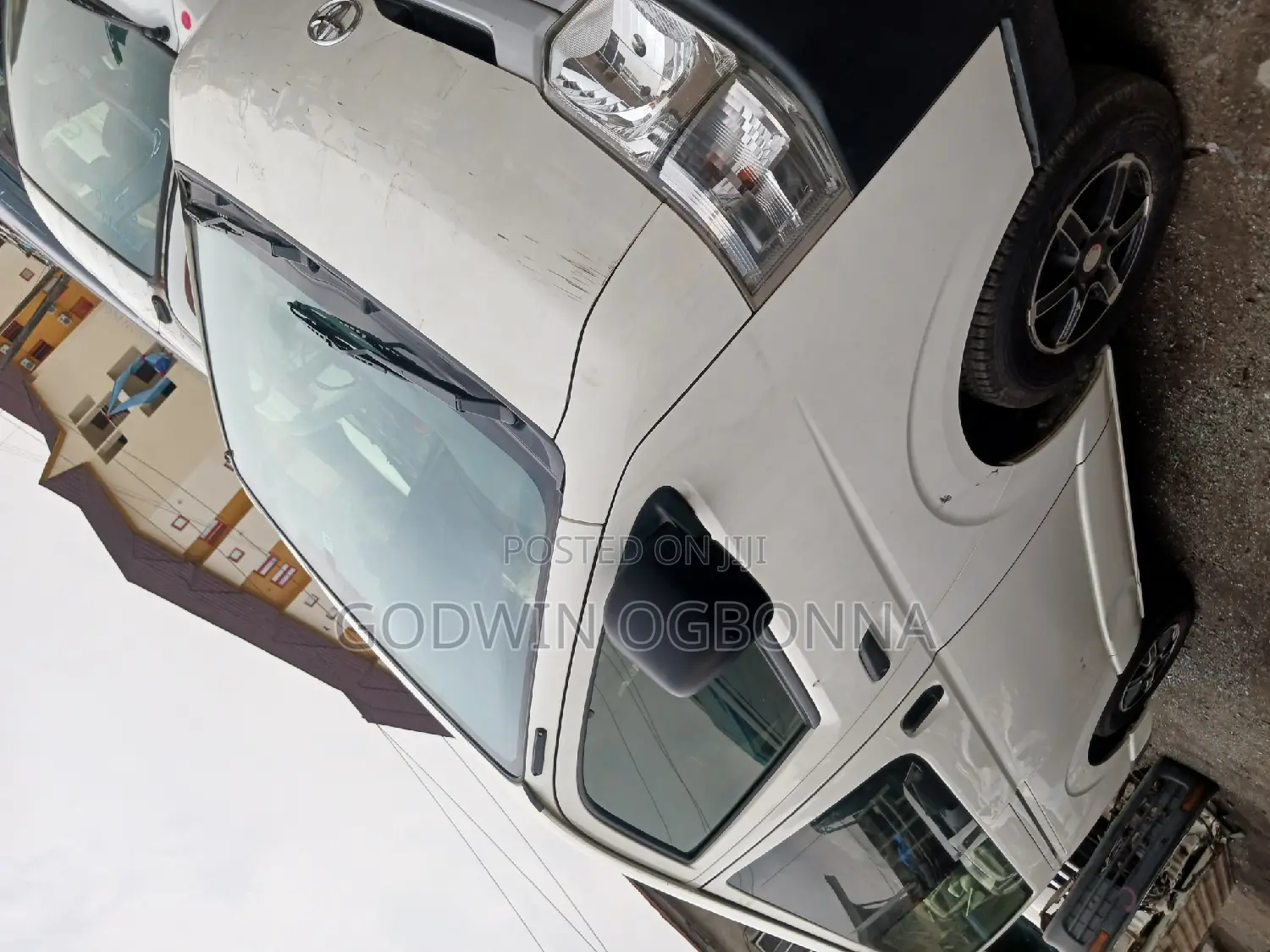 Toyota HiAce 2014 White