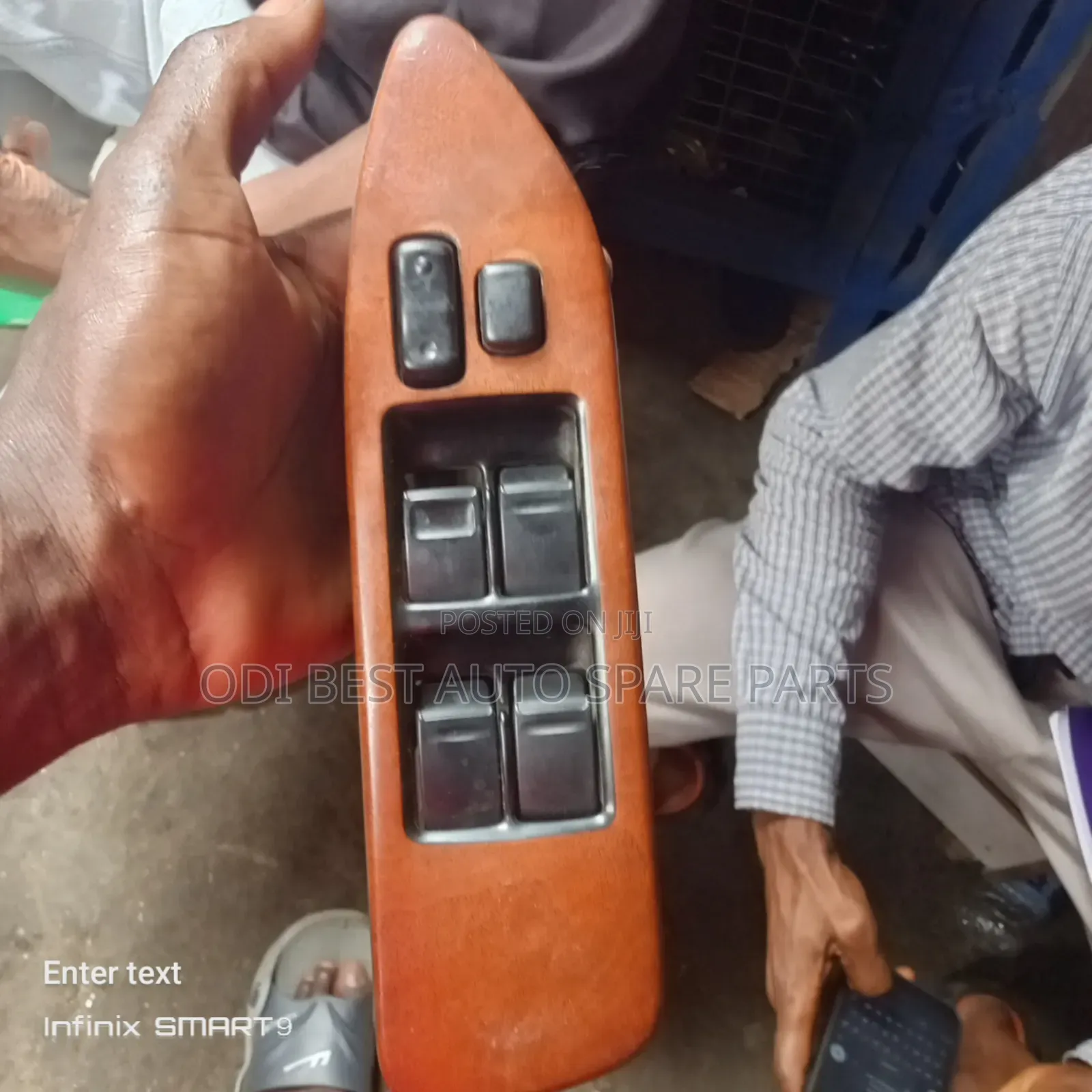 Lexus Lx 570 2014 Model Pressing Button Front Left