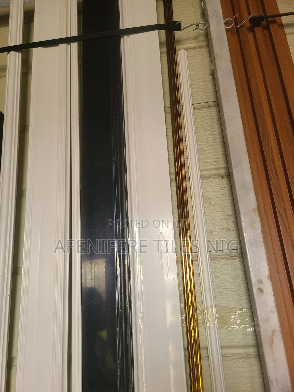 Plastic White Skettings