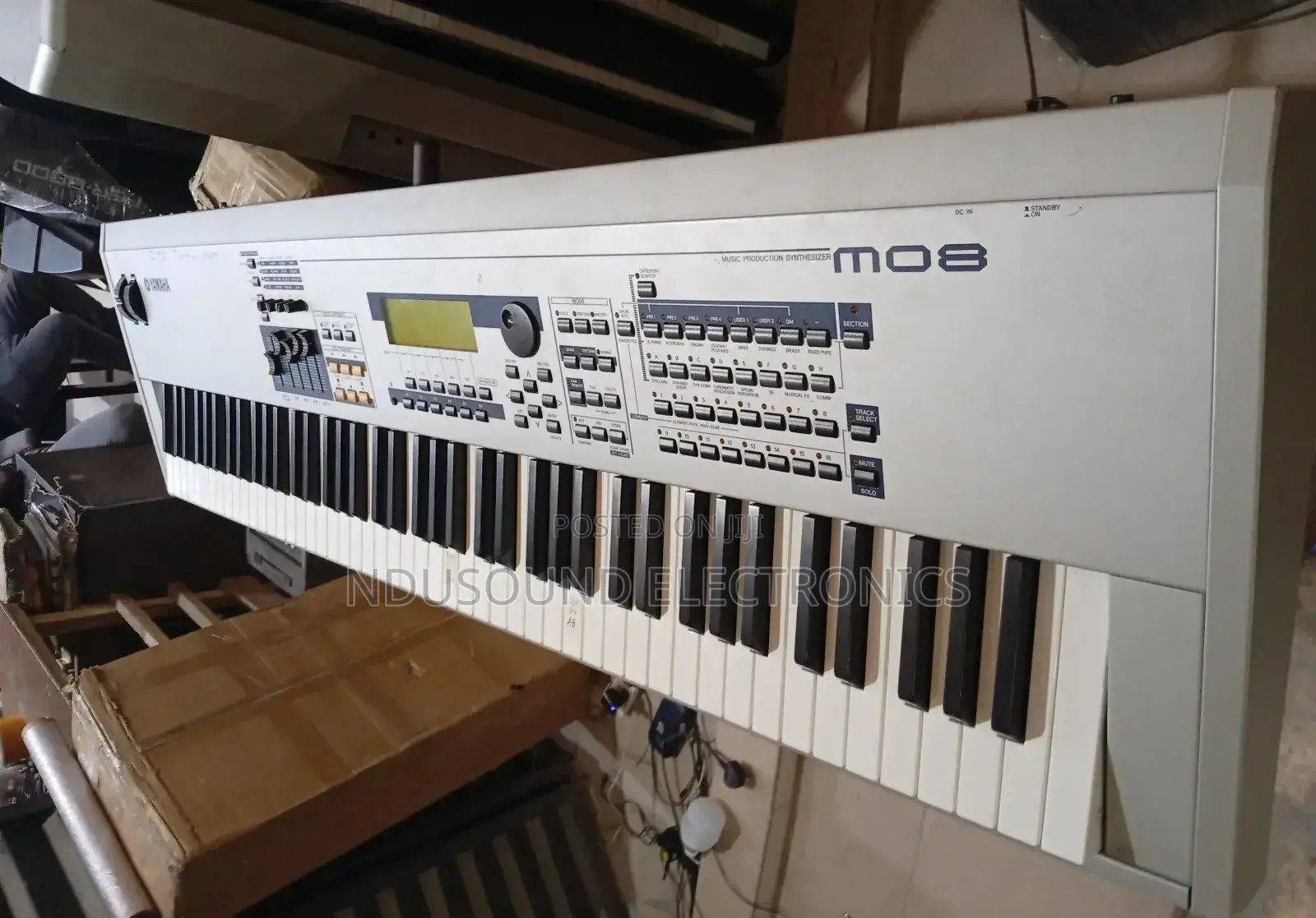 Uk Used Yamaha Mo8 Snyth