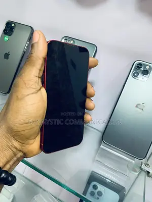 Apple iPhone 13 128 GB Red