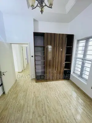 2bdrm Apartment in Orchid Road, Lekki for sale