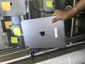 Apple iPad Air (2022) 256 GB Gray