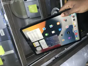 Apple iPad Air (2022) 256 GB Gray