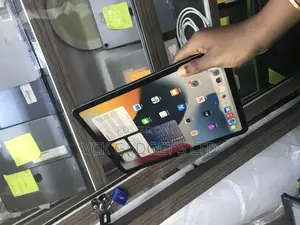 Apple iPad Air (2022) 256 GB Gray