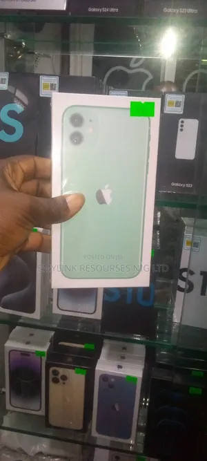New Apple iPhone 11 64 GB Green