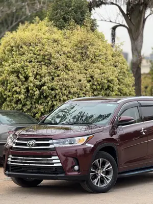 Toyota Highlander XLE 4x4 V6 (3.5L 6cyl 8A) 2017 Burgundy