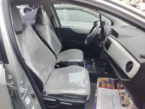 Toyota Yaris SE Hatchback 5dr 2014 Gray