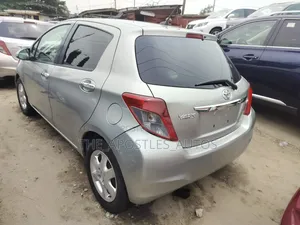 Toyota Yaris SE Hatchback 5dr 2013 Gray