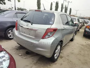 Toyota Yaris LE Hatchback 5dr 2014 Gray