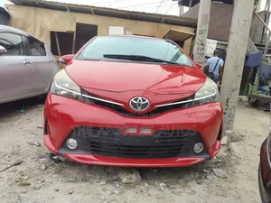 Toyota Yaris L Hatchback 3dr 2015 Red