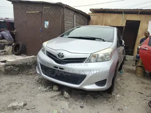 Toyota Yaris LE Hatchback 3dr 2014 Silver