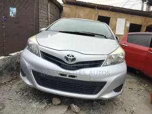 Toyota Yaris L Hatchback 3dr 2013 Silver