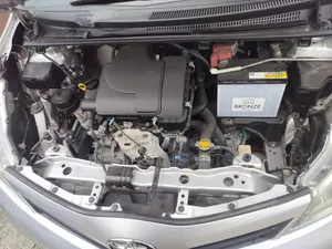 Toyota Yaris L Hatchback 3dr 2013 Silver
