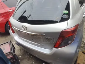 Toyota Yaris L Hatchback 3dr 2014 Silver