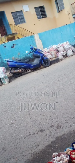 Photo - Suzuki Burgman 2003 Blue