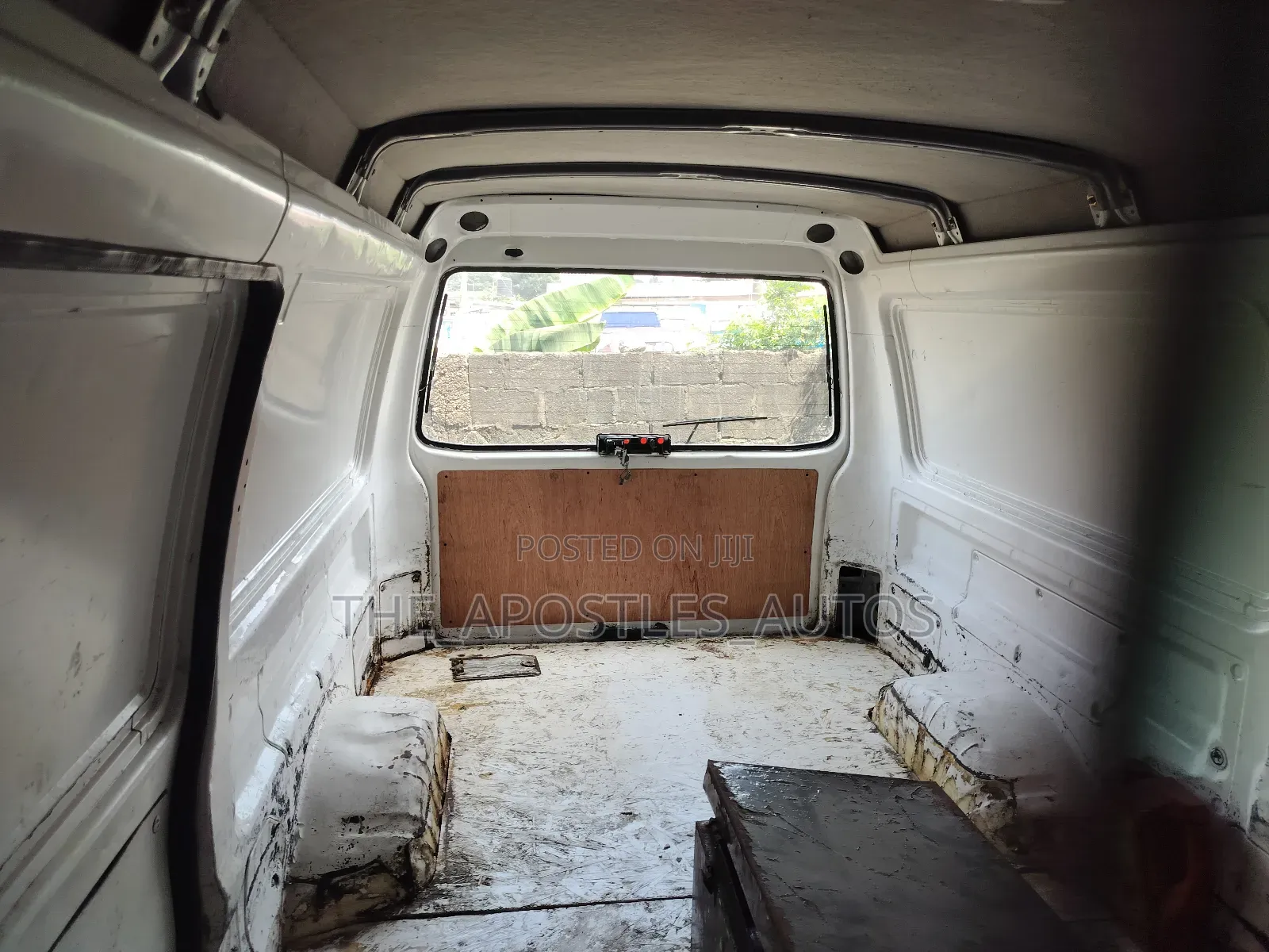 Mitsubishi L300 2008 White