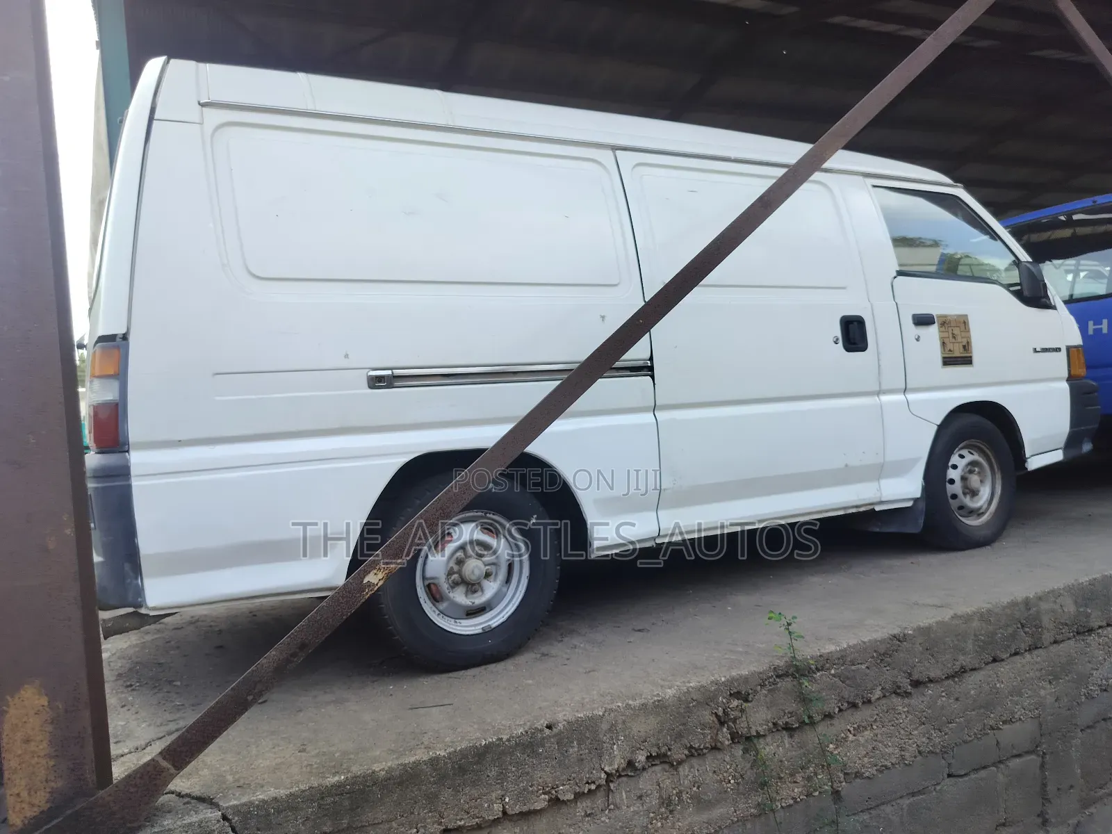 Mitsubishi L300 2008 White