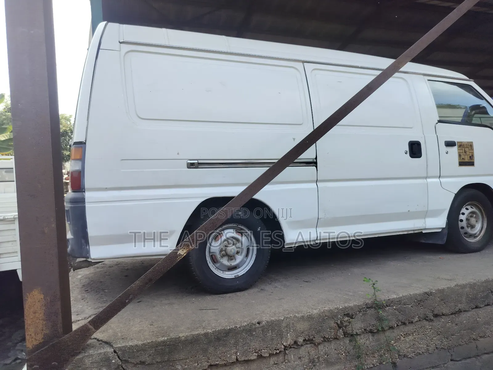 Mitsubishi L300 2008 White