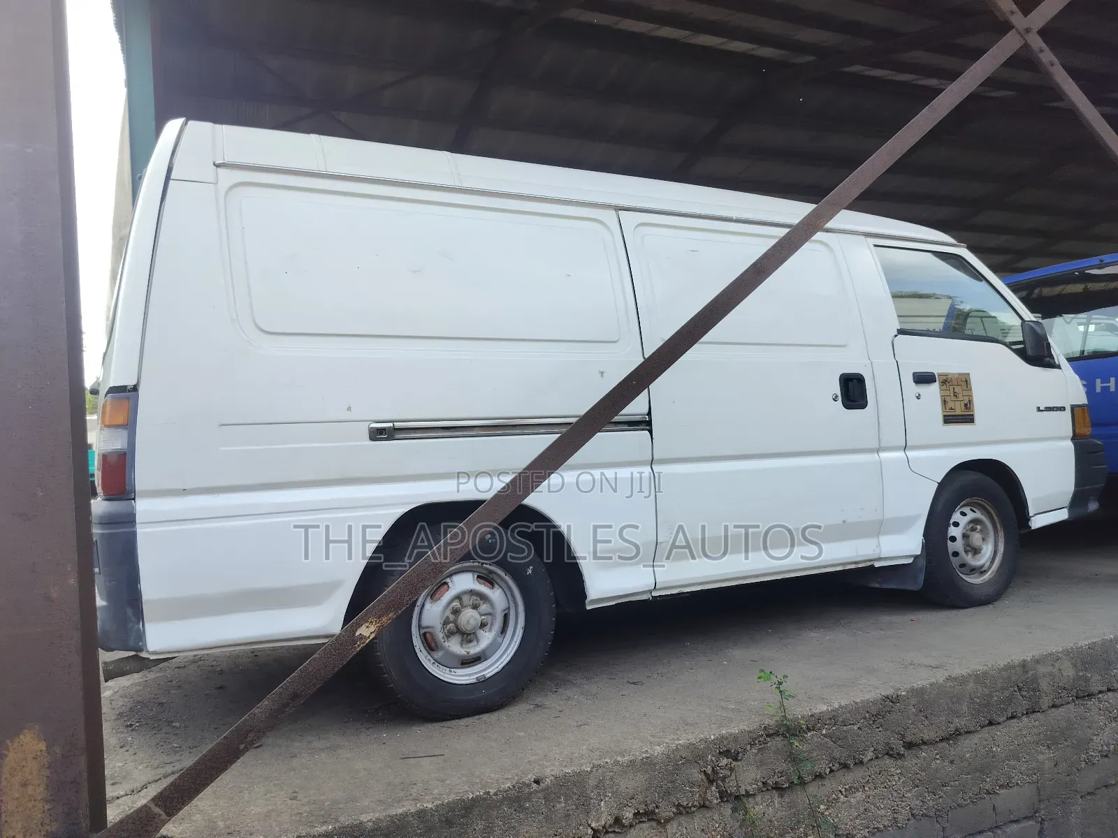 Mitsubishi L300 2006 White