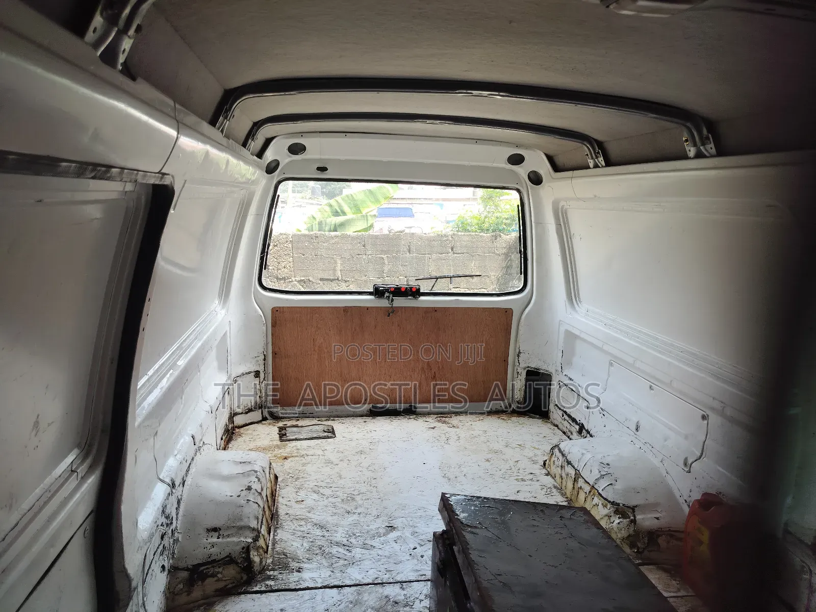 Mitsubishi L300 2006 White