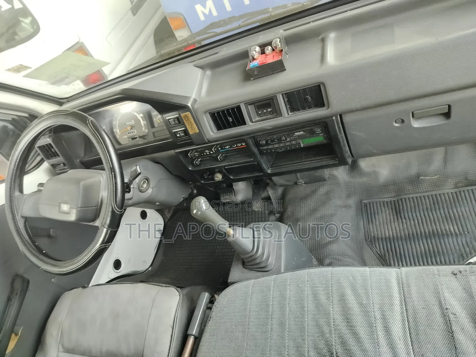 Mitsubishi L300 2006 White