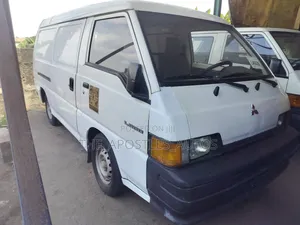Mitsubishi L300 2006 White