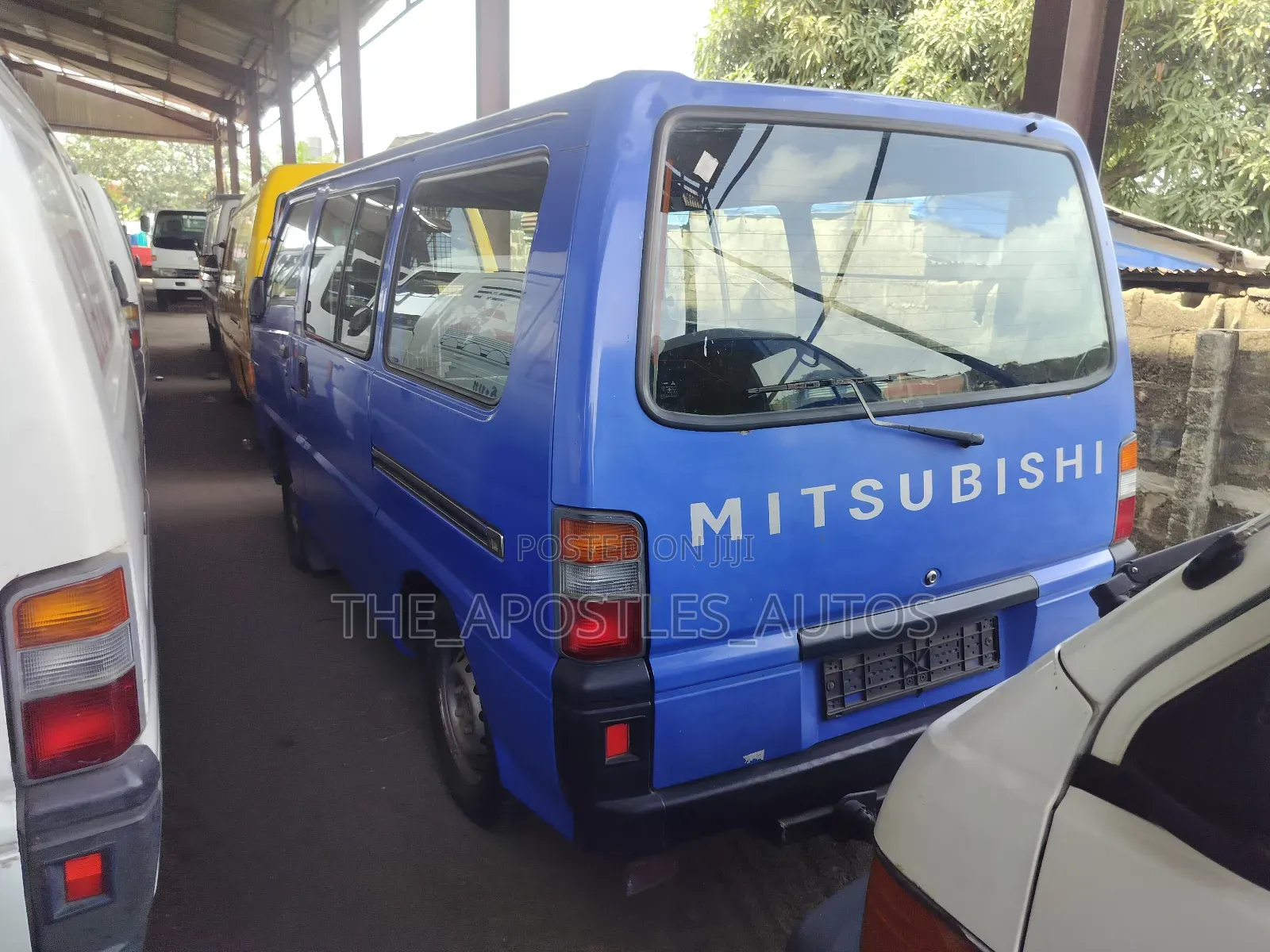 Mitsubishi L300 2005 Blue
