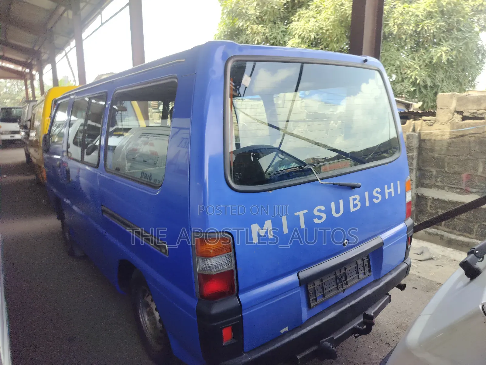 Mitsubishi L300 2005 Blue