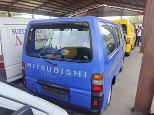 Mitsubishi L300 2005 Blue