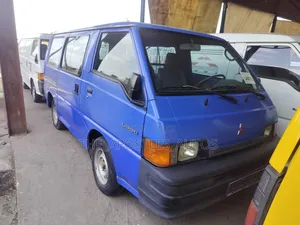 Mitsubishi L300 2005 Blue