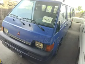 Mitsubishi L300 2005 Blue
