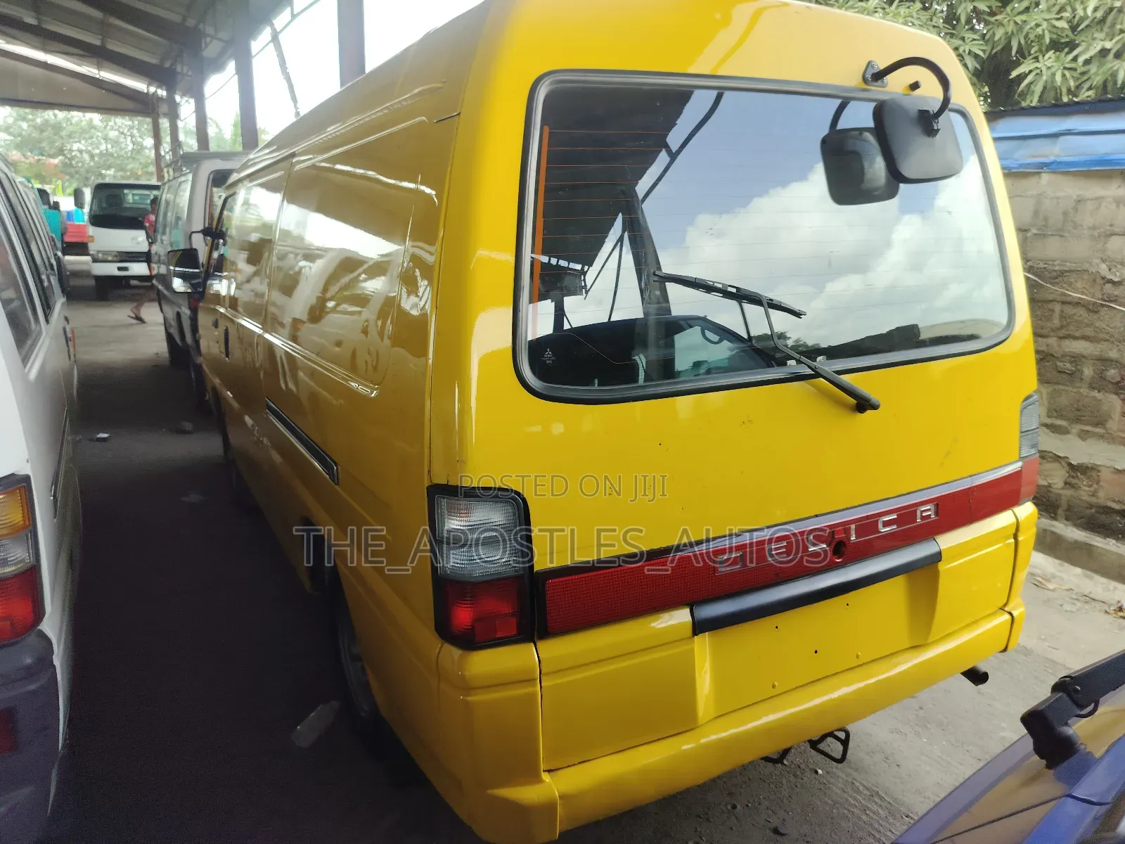 Mitsubishi Delica 2006 Yellow