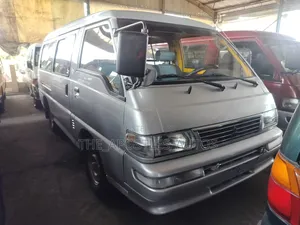 Mitsubishi Delica 2010 Silver
