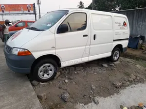 Toyota HiAce 2004 White