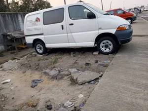 Toyota HiAce 2004 White