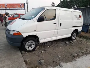 Toyota HiAce 2004 White