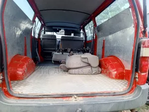 Toyota HiAce 2005 Red